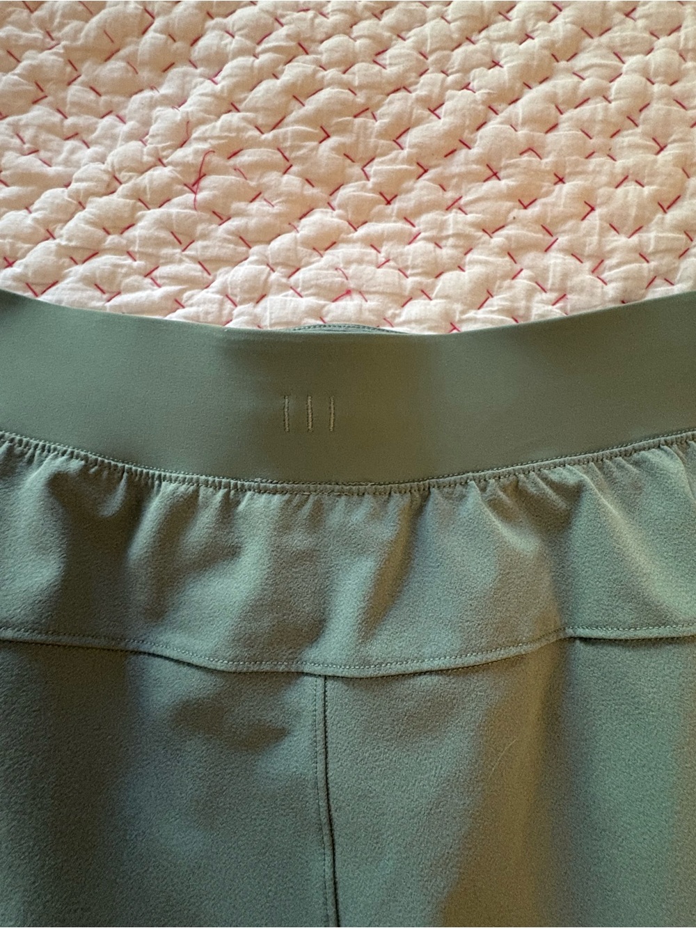 🫒🫒🫒Men’s Lululemon athletica Olive Green Drawstring Workout Shorts XL - Picture 4 of 6